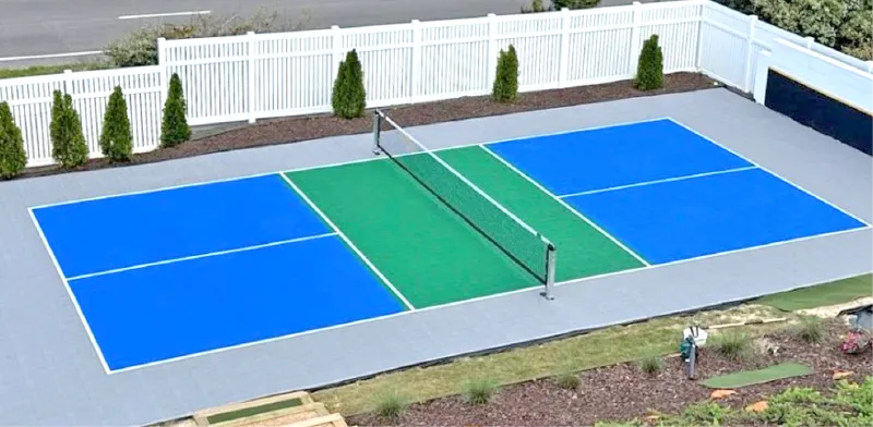 さまざまな場所に、ピックルボールのコートを